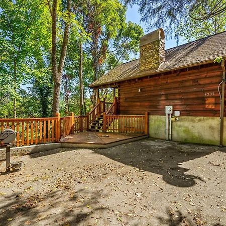 Do Not Disturb - Pigeon Forge Smoky Mountain Studio Cabin, Hot Tub, Fireplace エクステリア 写真